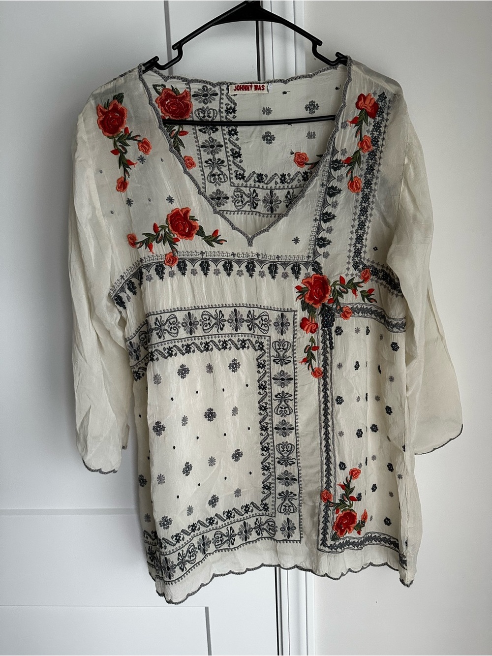 Johnny Was Cream Embroidered V-Neck Floral Flowy Boho Top Size Medium
